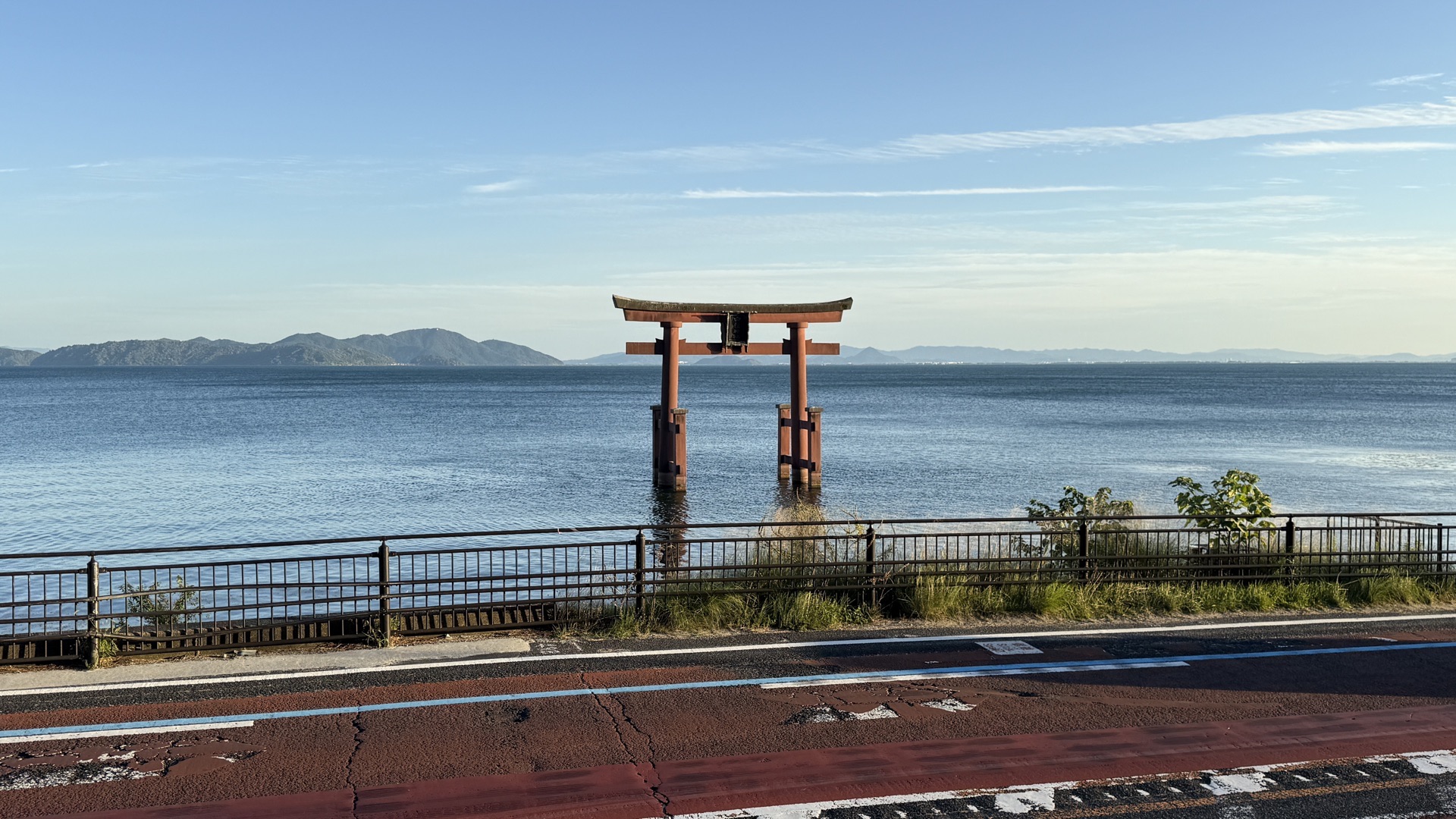 浮御堂——建在琵琶湖湖中岩台上的千年佛堂，石橋連接湖岸與佛堂
