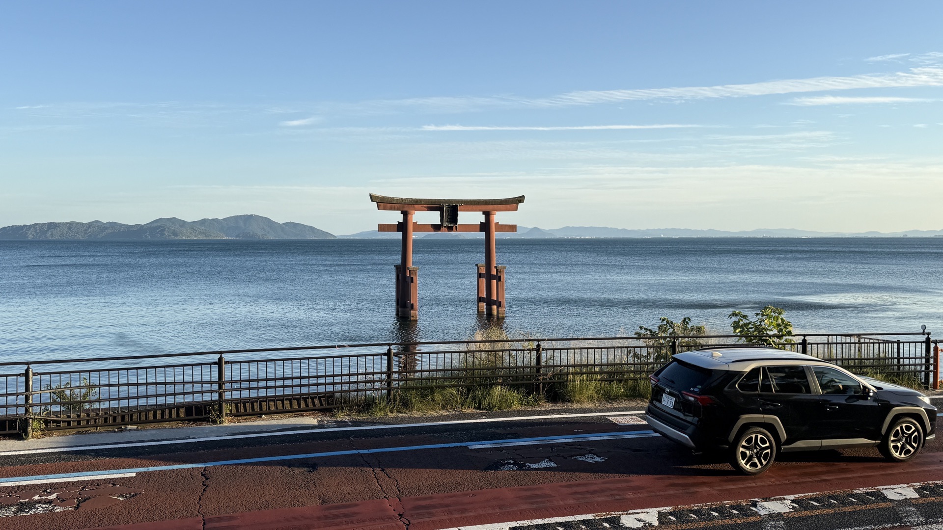浮御堂——建在琵琶湖湖中岩台上的千年佛堂，石橋連接湖岸與佛堂