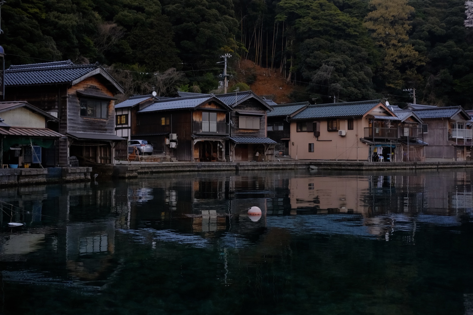 伊根舟屋黃昏與櫻花